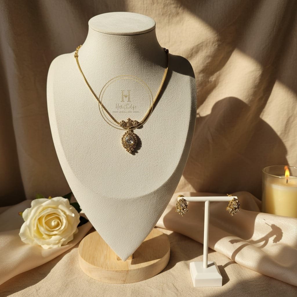 Zevara Pendant Set image 0